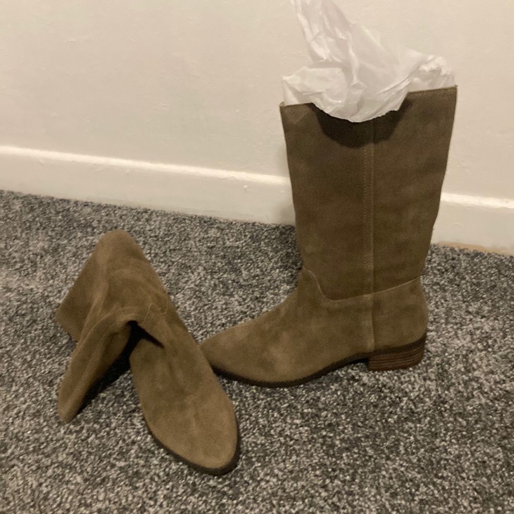 Boots Lucky women’s size 9m suede nwot